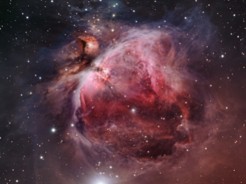 M43, in alto a sinistra (la zona con le velature oscure). M42, nel resto del campo visivo dell'immagine. Al centro di M42, nella parte più luminosa, il Trapezio. Bill Snyder, http://billsnyderastrophotography.com