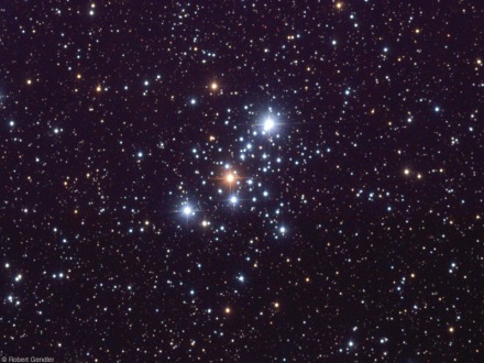 M103, lunga esposizione. Robert Gendler. In visuale con un 10x50 le stelle non sono risolvibili.