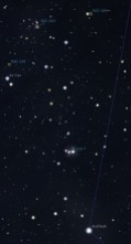 Ruchbah, in basso a destra. M103, più in alto, in centro, e NGC 663 e NGC 654, sulla stessa linea creata dalle due precedenti. Software Stellarium.