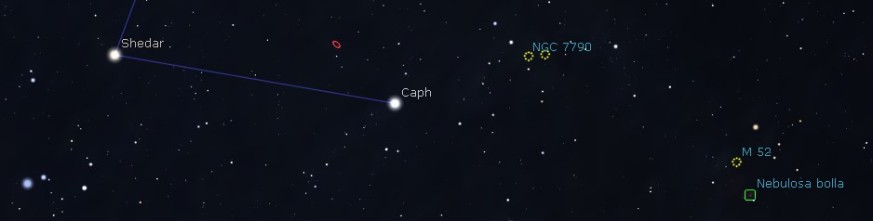 M52, a destra di Caph, sulla stessa linea di quest'ultima e Shedar. Software Stellarium.