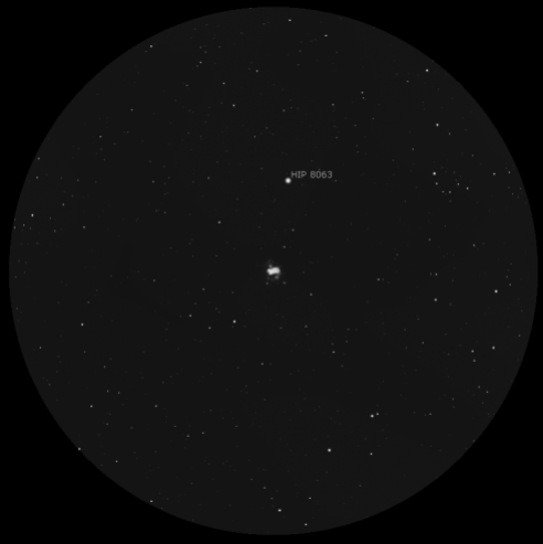 M76 a 59x. Simulazione in scala di grigi (Stellarium)